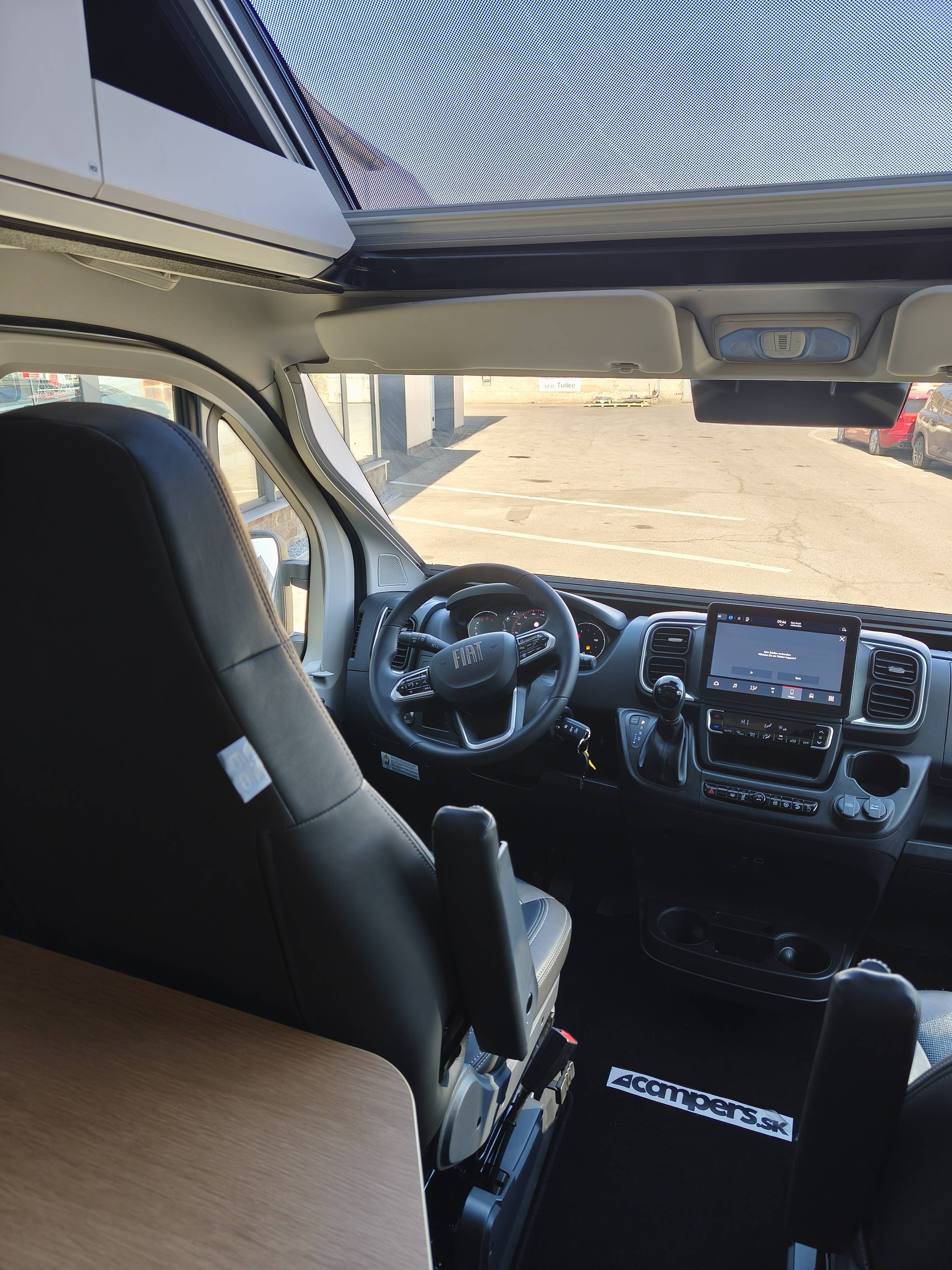 Adria Twin 640 SGX PTR 60Y - 11