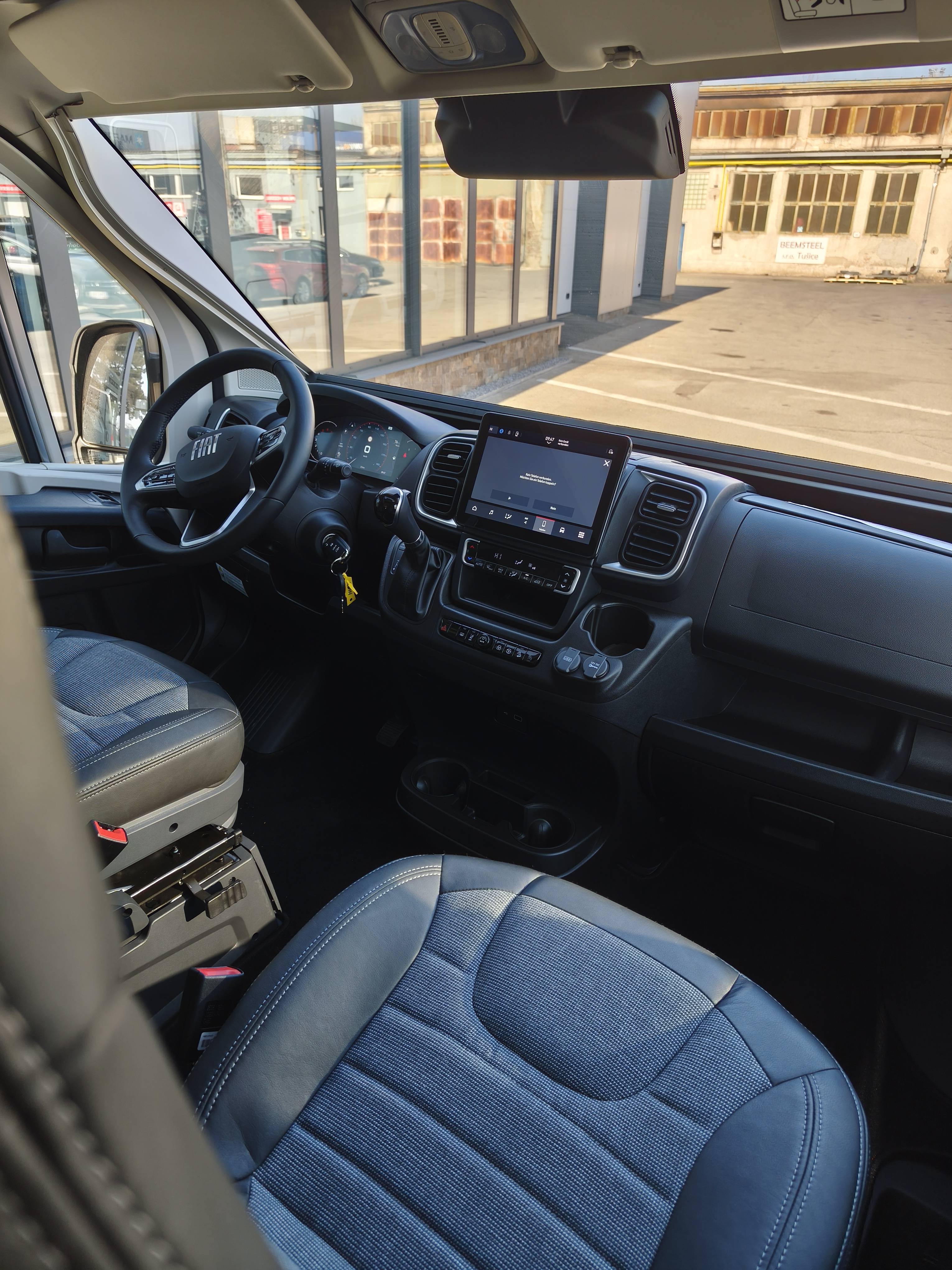 Adria Twin 640 SGX PTR 60Y - 12