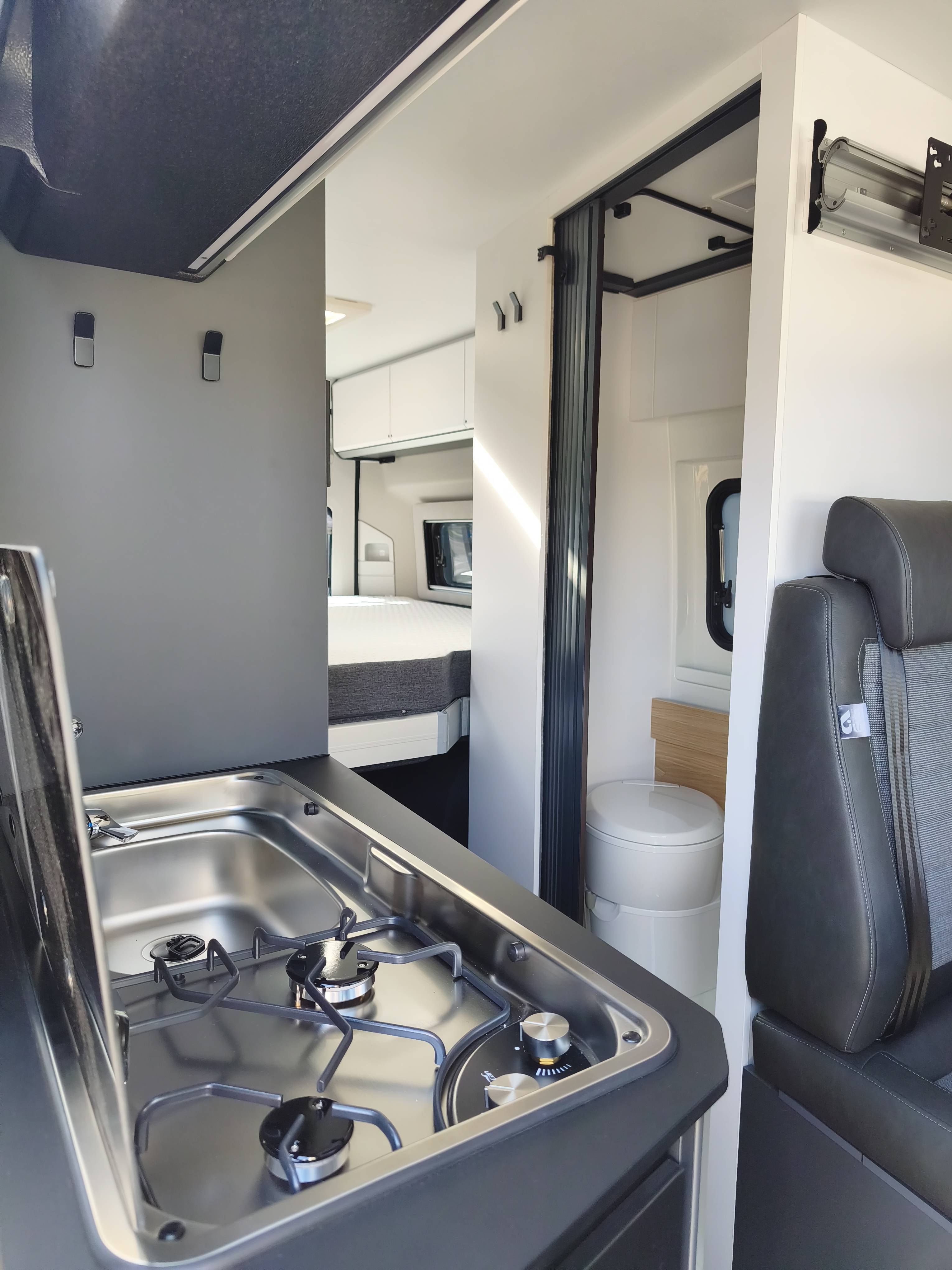 Adria Twin 640 SGX PTR 60Y - 18