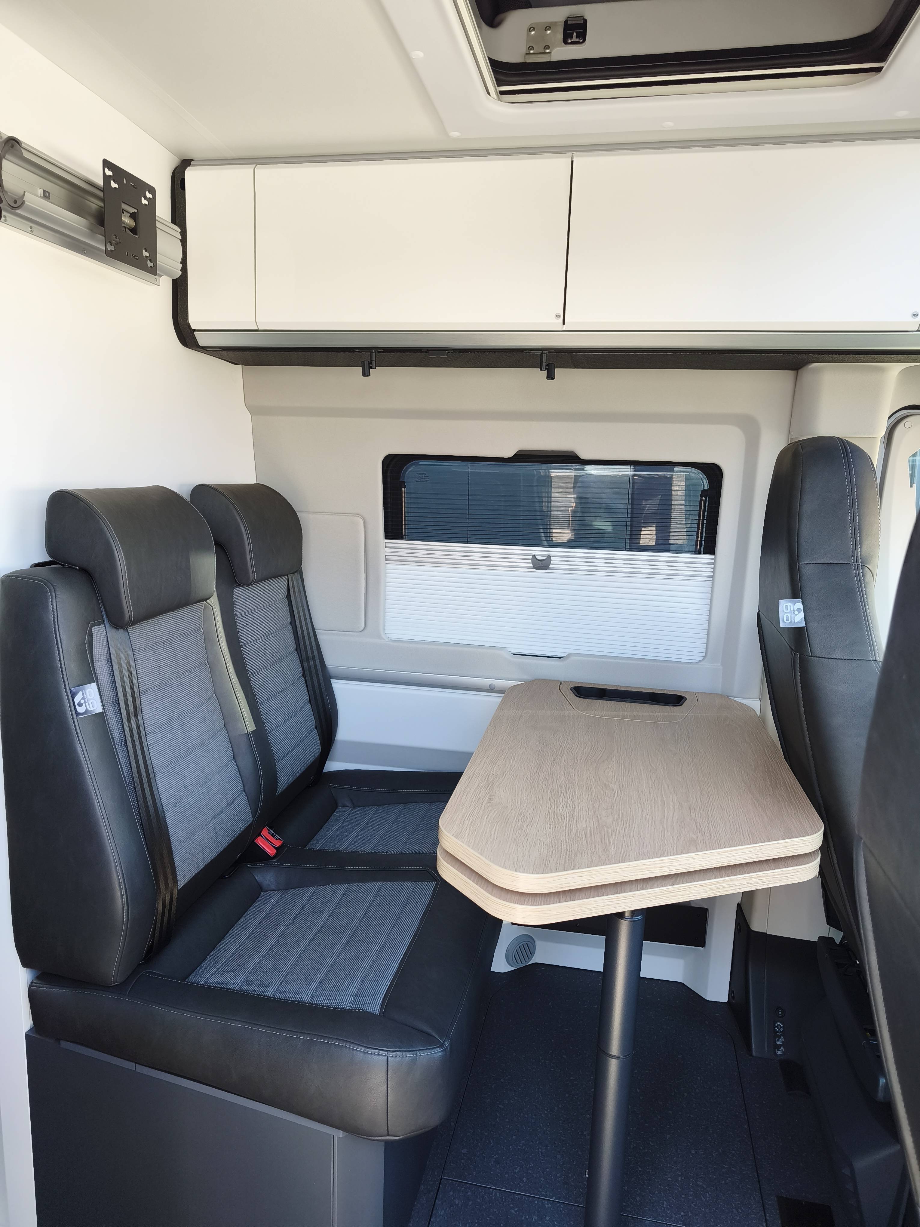 Adria Twin 640 SGX PTR 60Y - 14