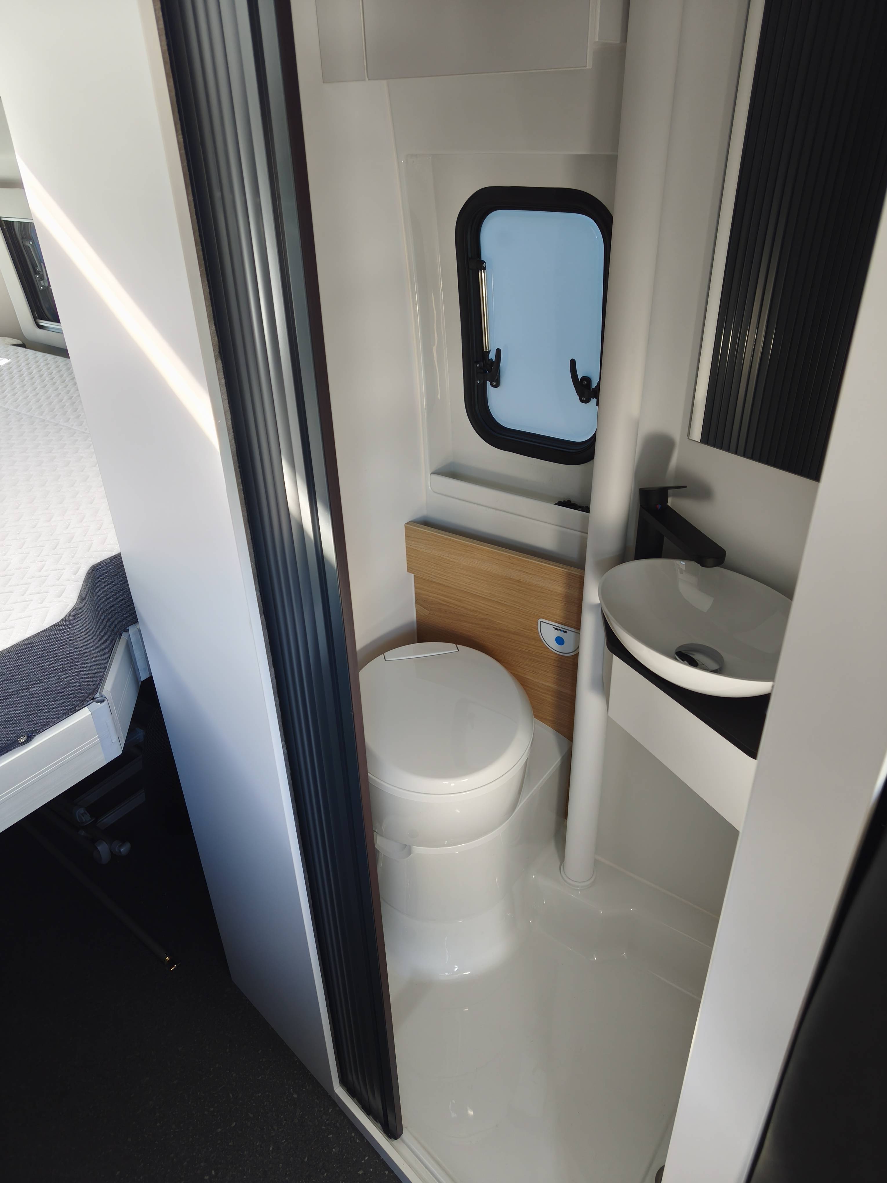 Adria Twin 640 SGX PTR 60Y - 15