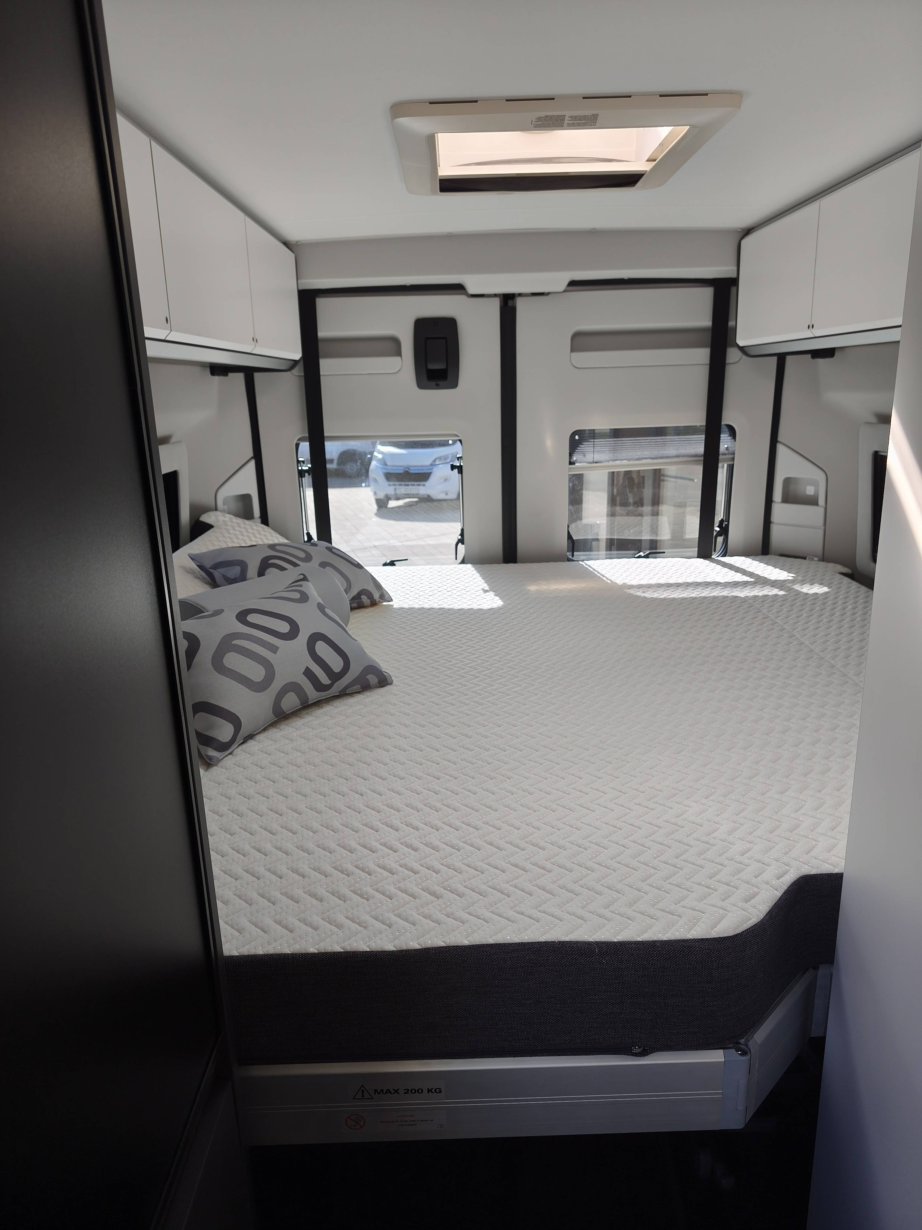 Adria Twin 640 SGX PTR 60Y - 22