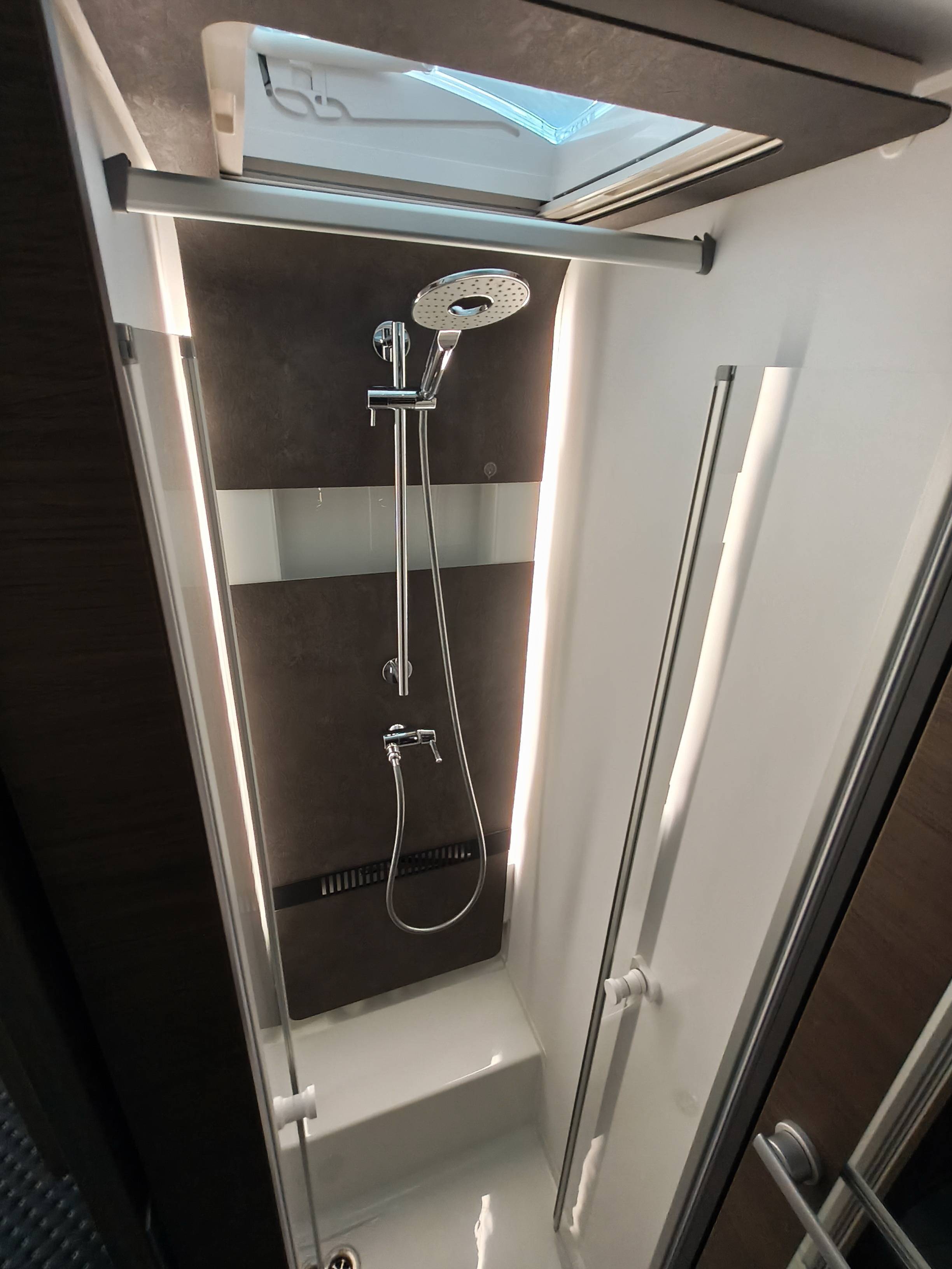 Adria Matrix Supreme 670SL - 22