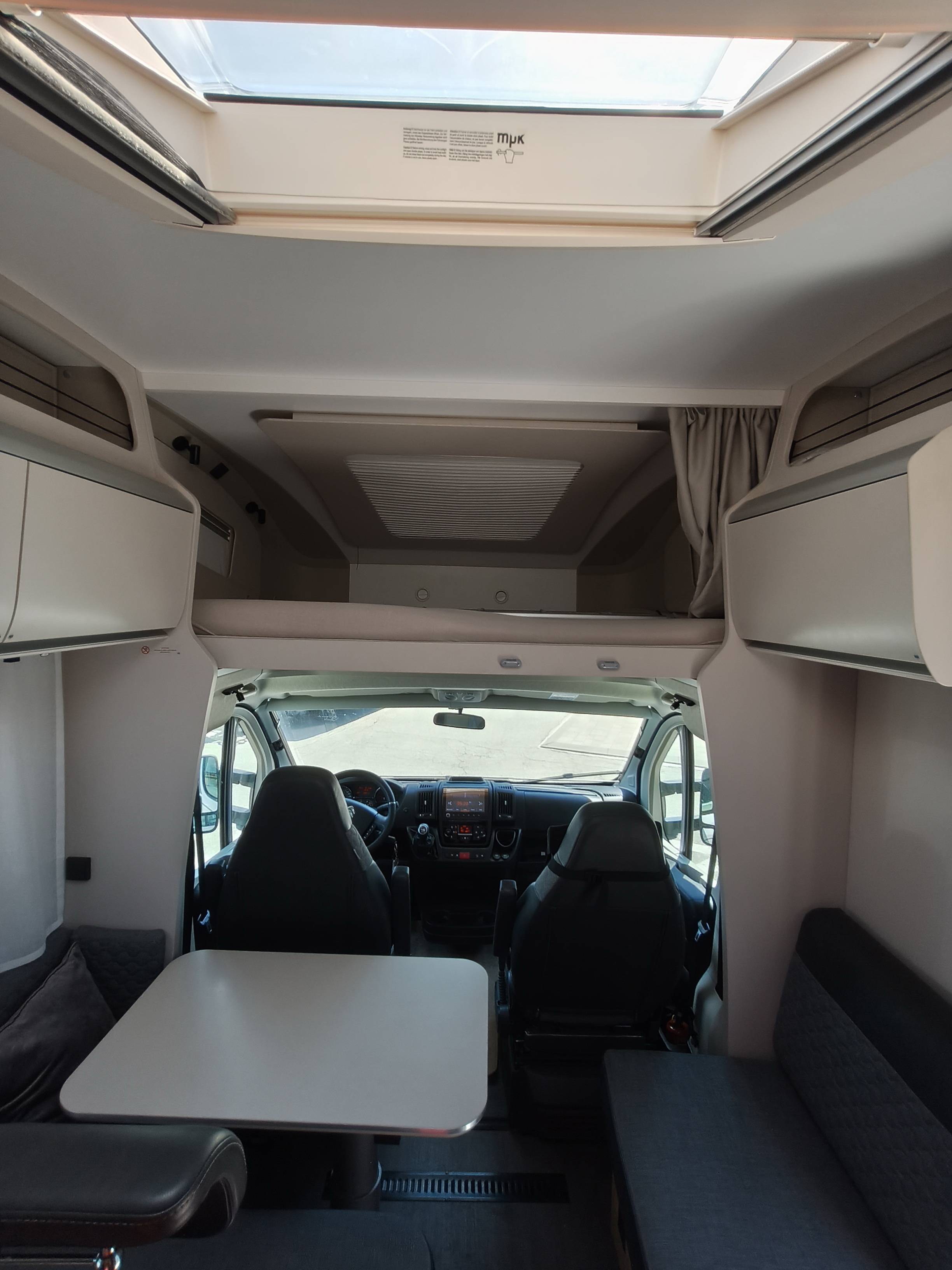 Adria Coral XL 660SL AA772JF - 11